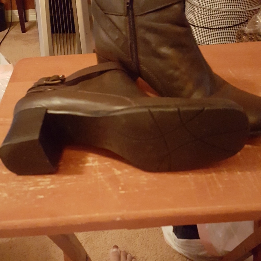 Shoes - Picture 2 of 3